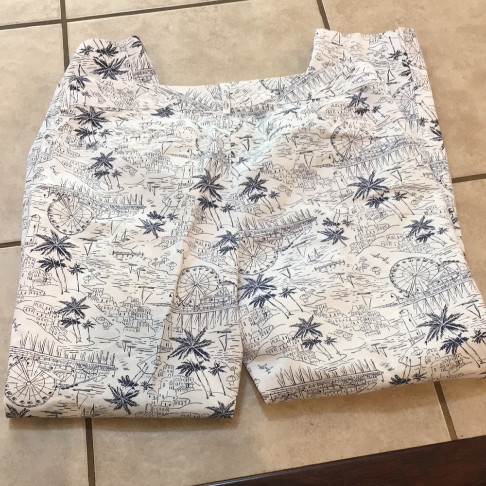 Patterned Capri Pants - image 3